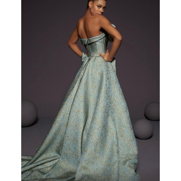 Blue $990
STYLE 2466
Gorgeous elegant dress received many compliment - Picture 2 of 16